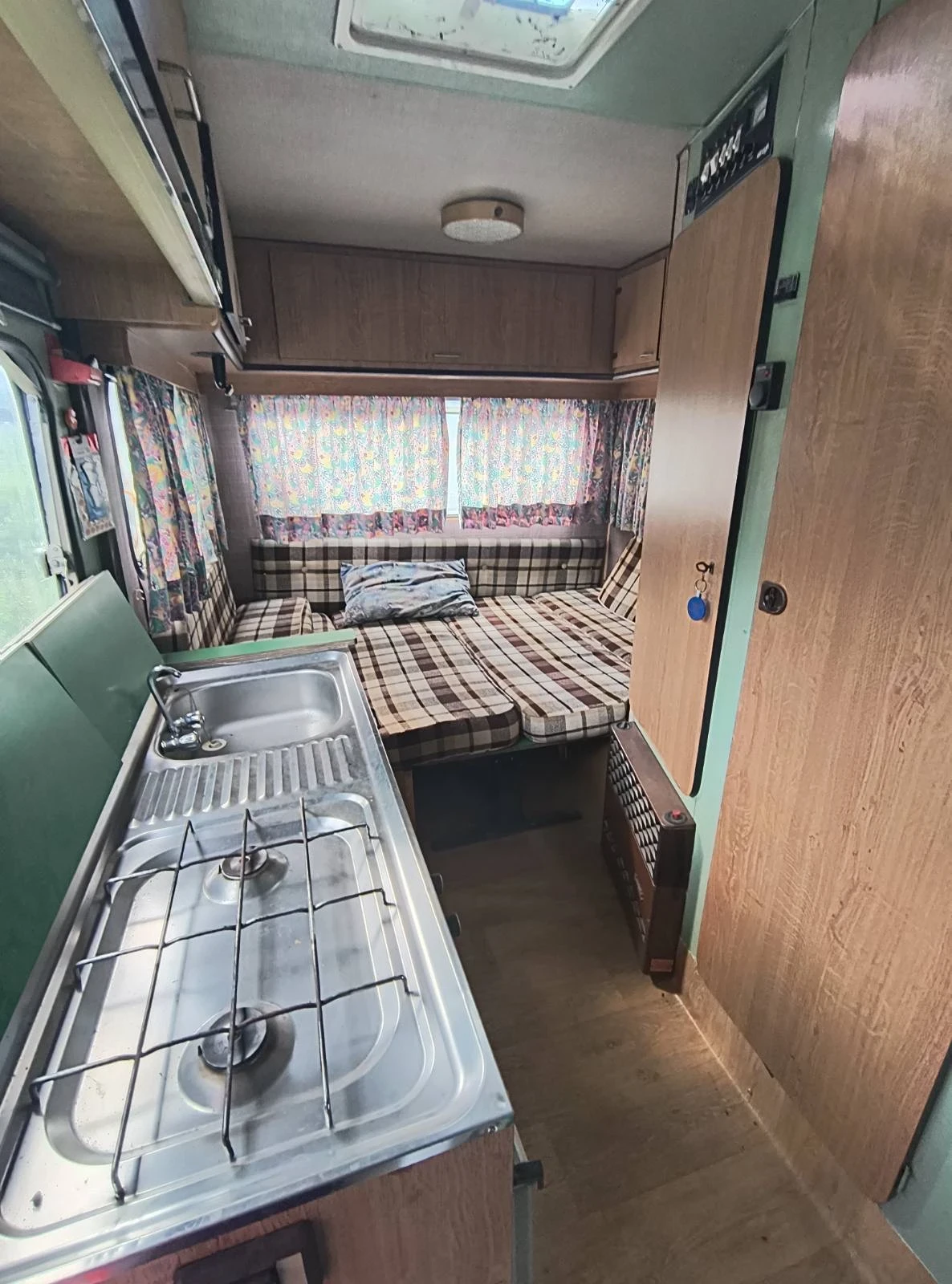 Renault Trafic Кемпер , снимка 14 - Бусове и автобуси - 54448471