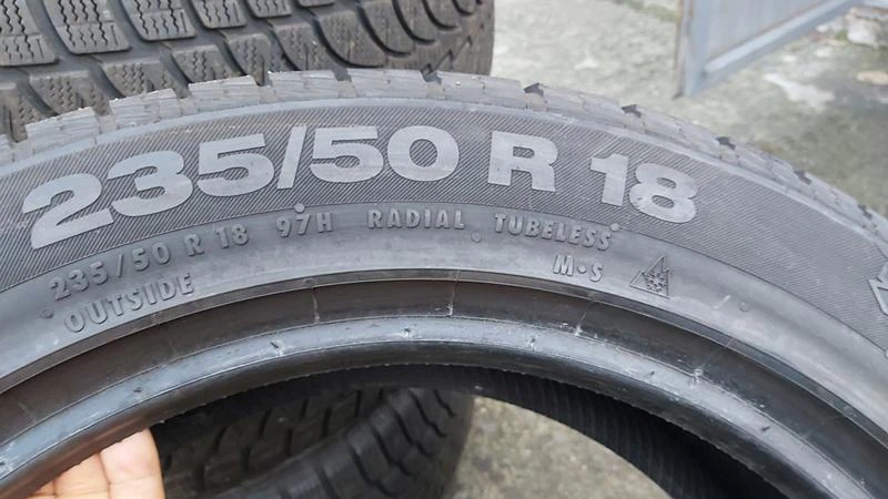 Гуми Зимни 235/50R18, снимка 8 - Гуми и джанти - 27512281