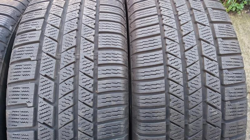 Гуми Зимни 235/50R18, снимка 3 - Гуми и джанти - 27512281