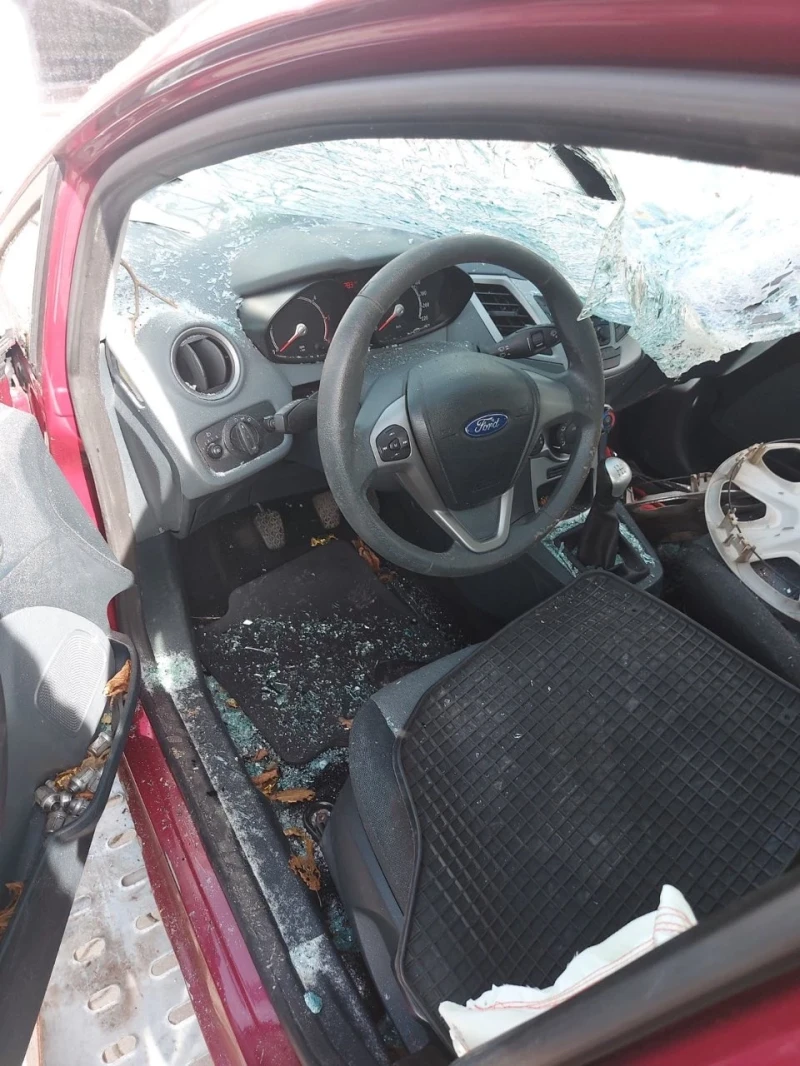 Ford Fiesta 1.6 TDCI 74000км.!!!, снимка 6 - Автомобили и джипове - 32196510