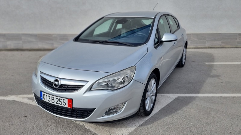 Opel Astra 1.6 16V Автомат, снимка 1 - Автомобили и джипове - 44257970
