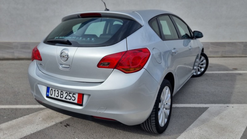 Opel Astra 1.6 16V Автомат, снимка 5 - Автомобили и джипове - 44257970