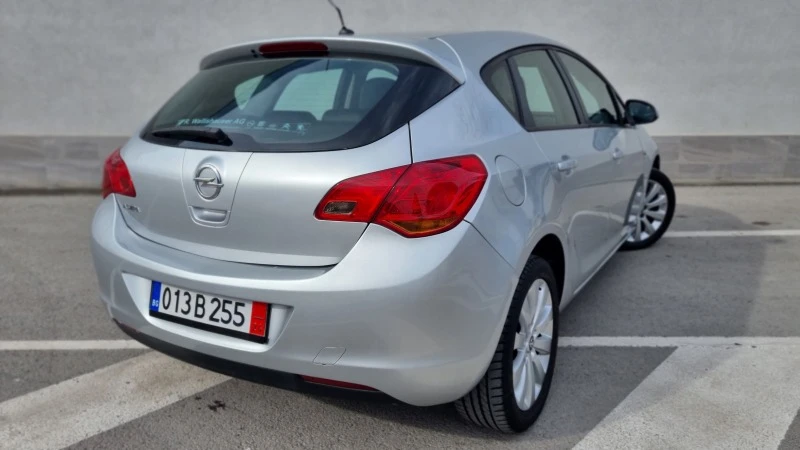 Opel Astra 1.6 16V Автомат, снимка 5 - Автомобили и джипове - 44257970