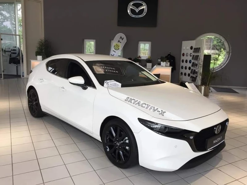 Mazda 3, снимка 11 - Автомобили и джипове - 47231054