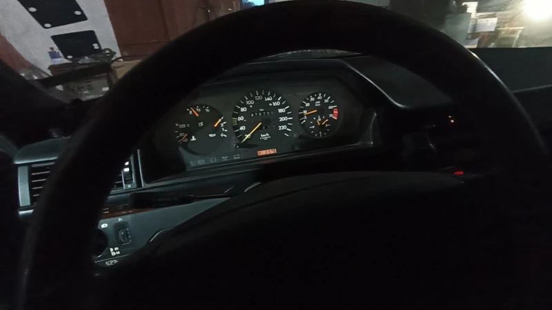 Mercedes-Benz E 220 124 220TE, снимка 14 - Автомобили и джипове - 53182858