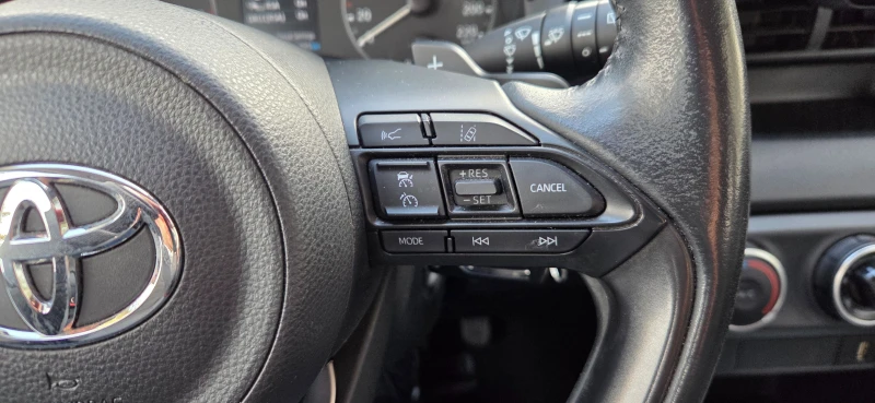 Toyota Yaris АВТОМАТИК ГАРАНЦИЯ 05.2031г., снимка 14 - Автомобили и джипове - 53355811