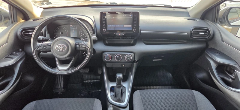 Toyota Yaris АВТОМАТИК ГАРАНЦИЯ 05.2031г., снимка 10 - Автомобили и джипове - 53355811