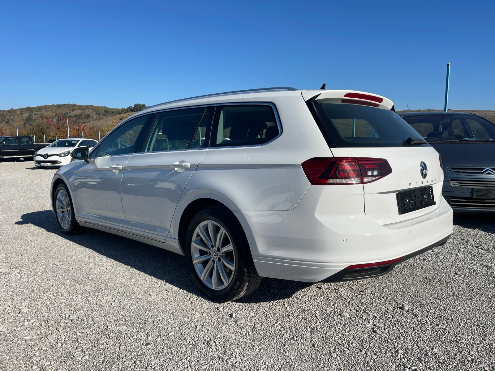 VW Passat 2.0 TDI Автоматик - изображение 2