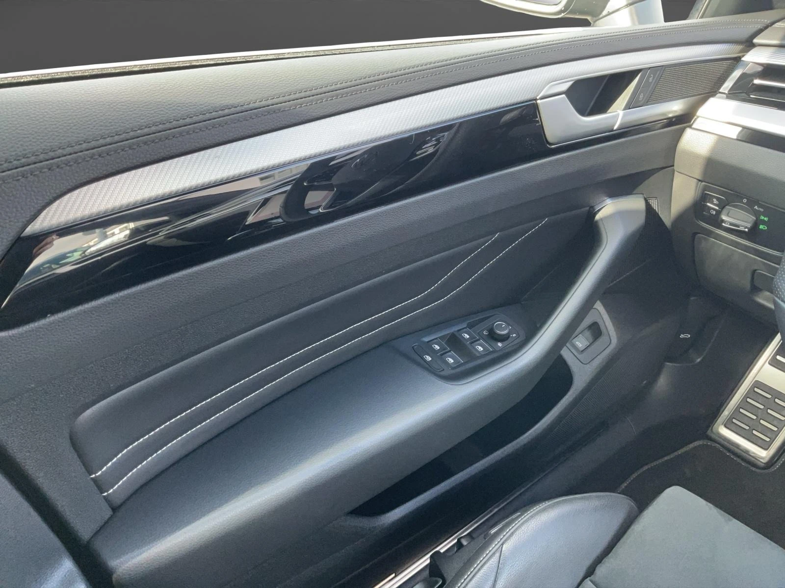 VW Arteon 2.0 TDI 4-MOTION R-LINE SHOOTING BRAKE LED-IQ  - изображение 8