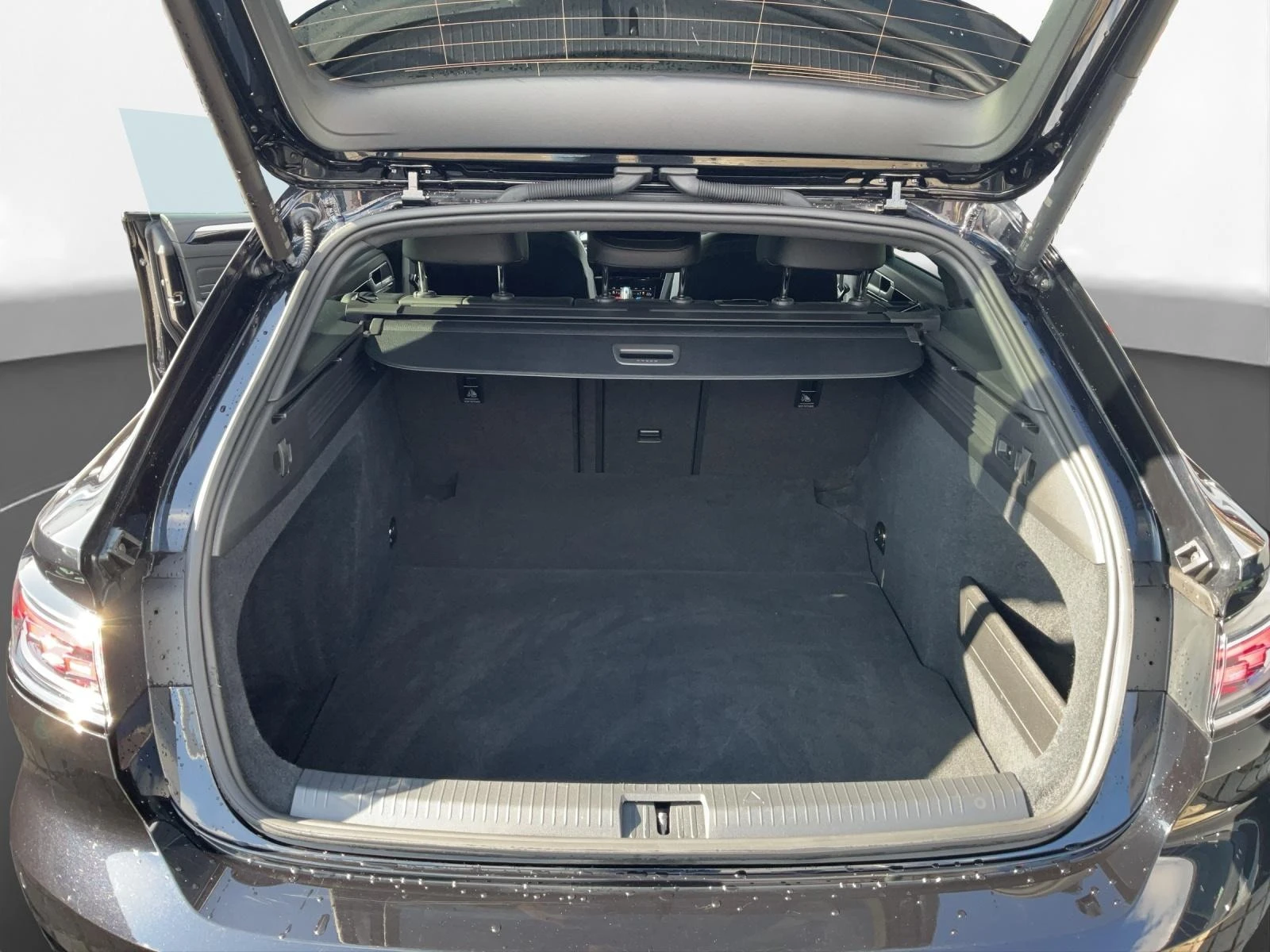 VW Arteon 2.0 TDI 4-MOTION R-LINE SHOOTING BRAKE LED-IQ  | Mobile.bg   15