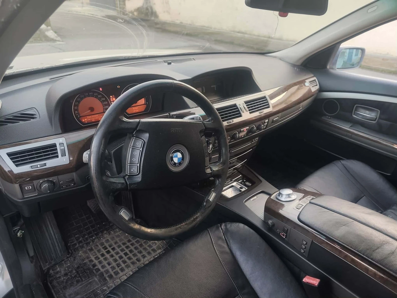 BMW 735  - изображение 9