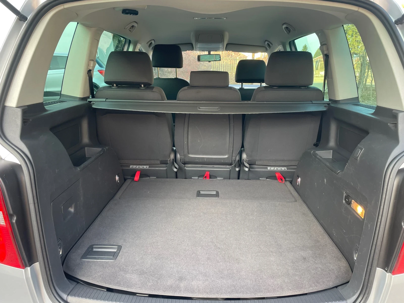 VW Touran, снимка 7 - Автомобили и джипове - 53876521