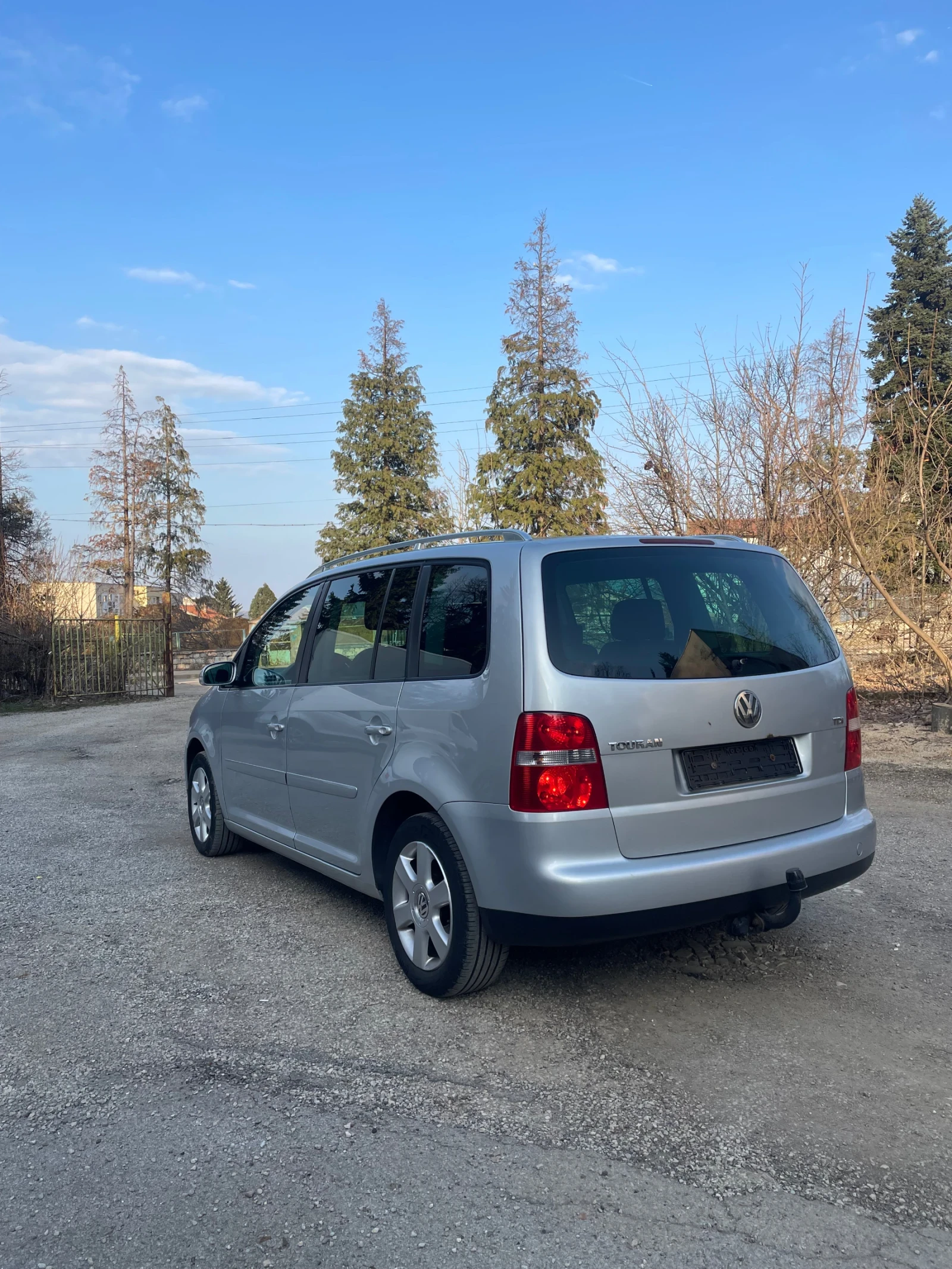 VW Touran, снимка 6 - Автомобили и джипове - 53876521