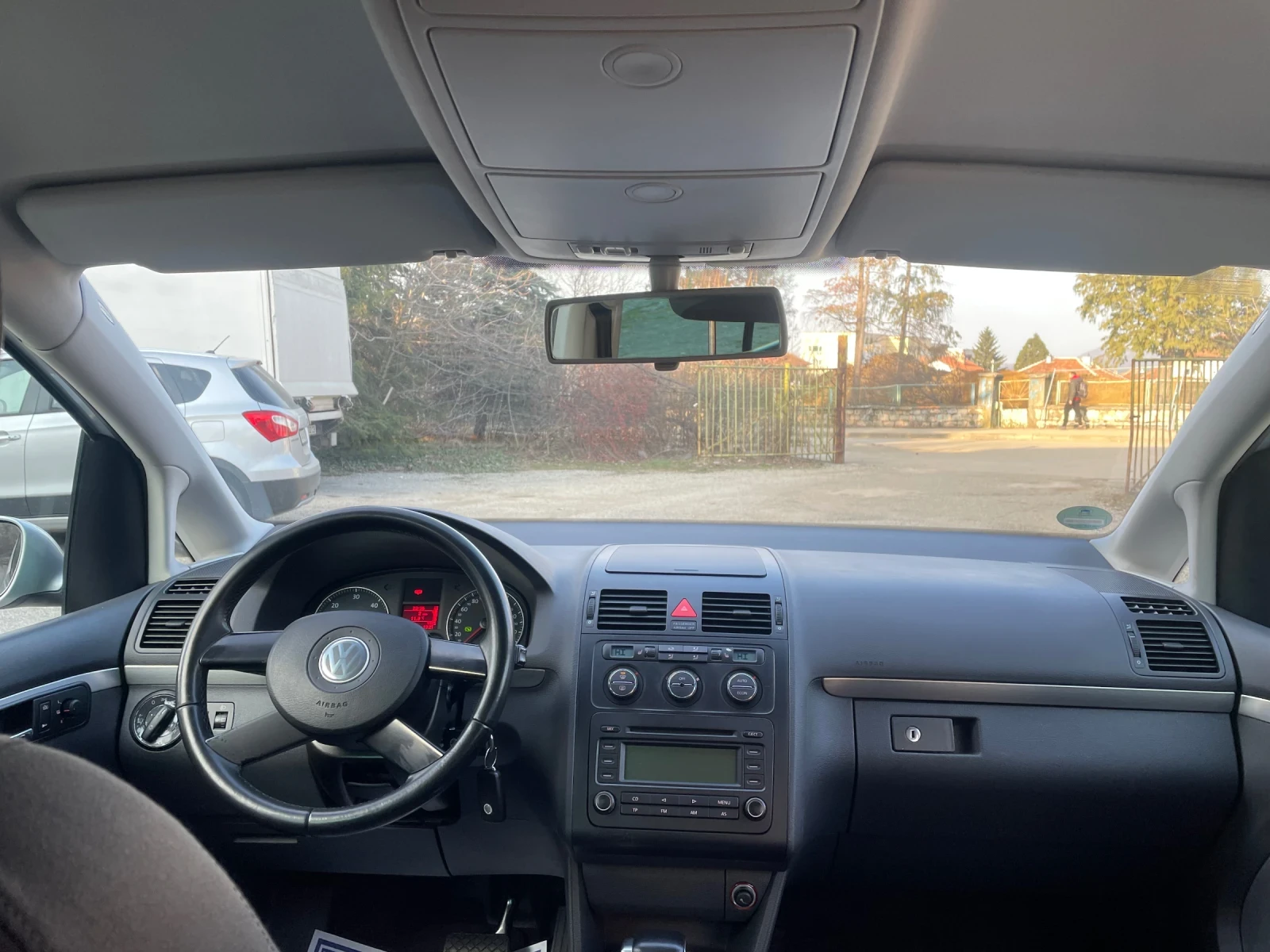 VW Touran, снимка 9 - Автомобили и джипове - 53876521