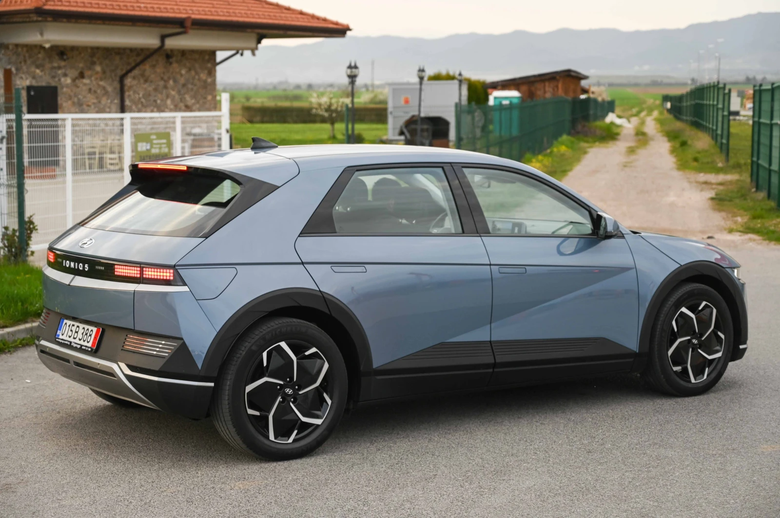 Hyundai Ioniq 5 77.4kWhDynamiqКАМЕРА* ДИСТ* MATRIX, снимка 6 - Автомобили и джипове - 54264094