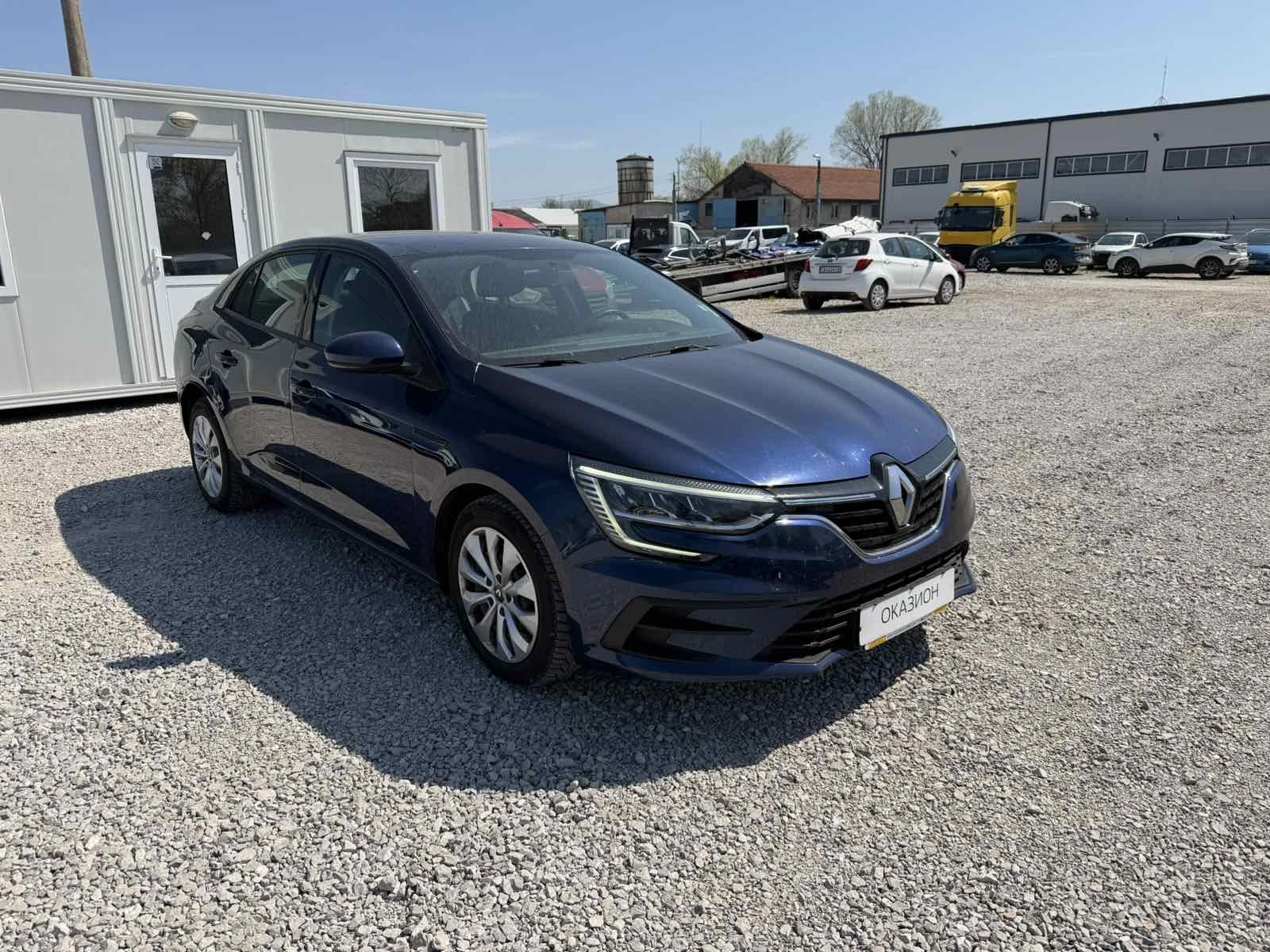 Renault Megane 1.3TCe Sedan 140k.c., снимка 3 - Автомобили и джипове - 54358516