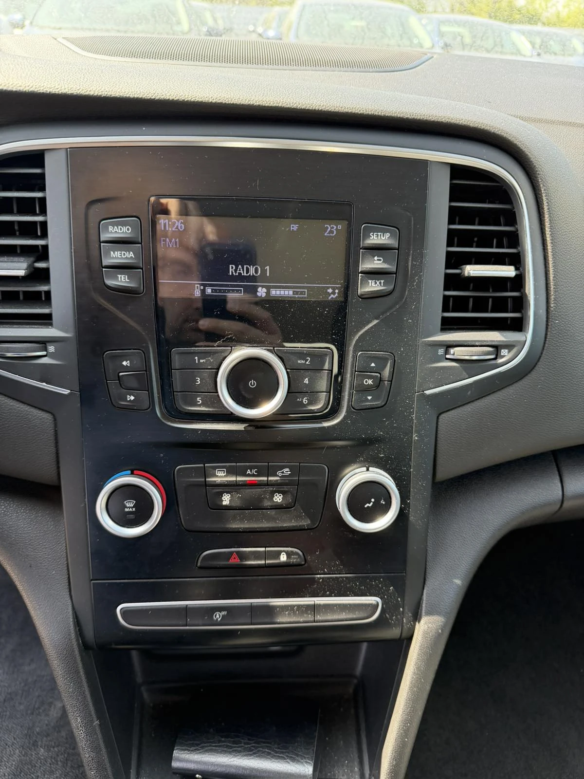 Renault Megane 1.3TCe Sedan 140k.c., снимка 17 - Автомобили и джипове - 54358516