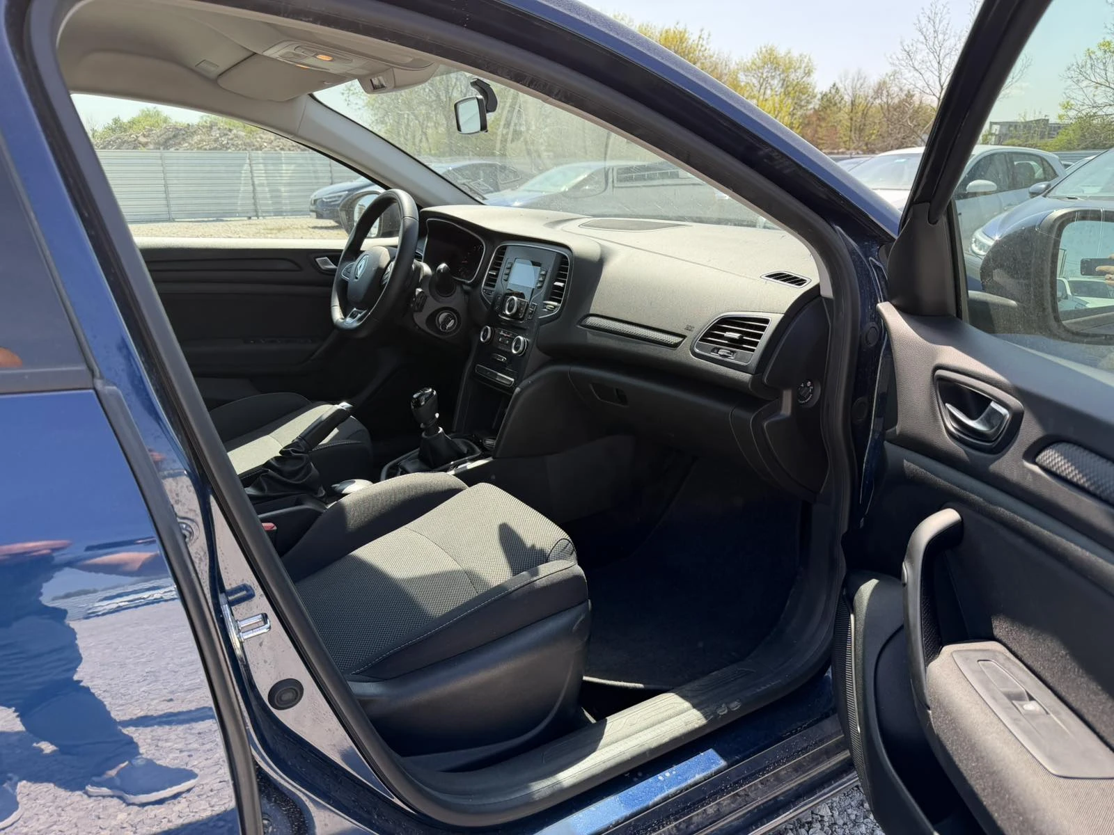 Renault Megane 1.3TCe Sedan 140k.c., снимка 9 - Автомобили и джипове - 54358516