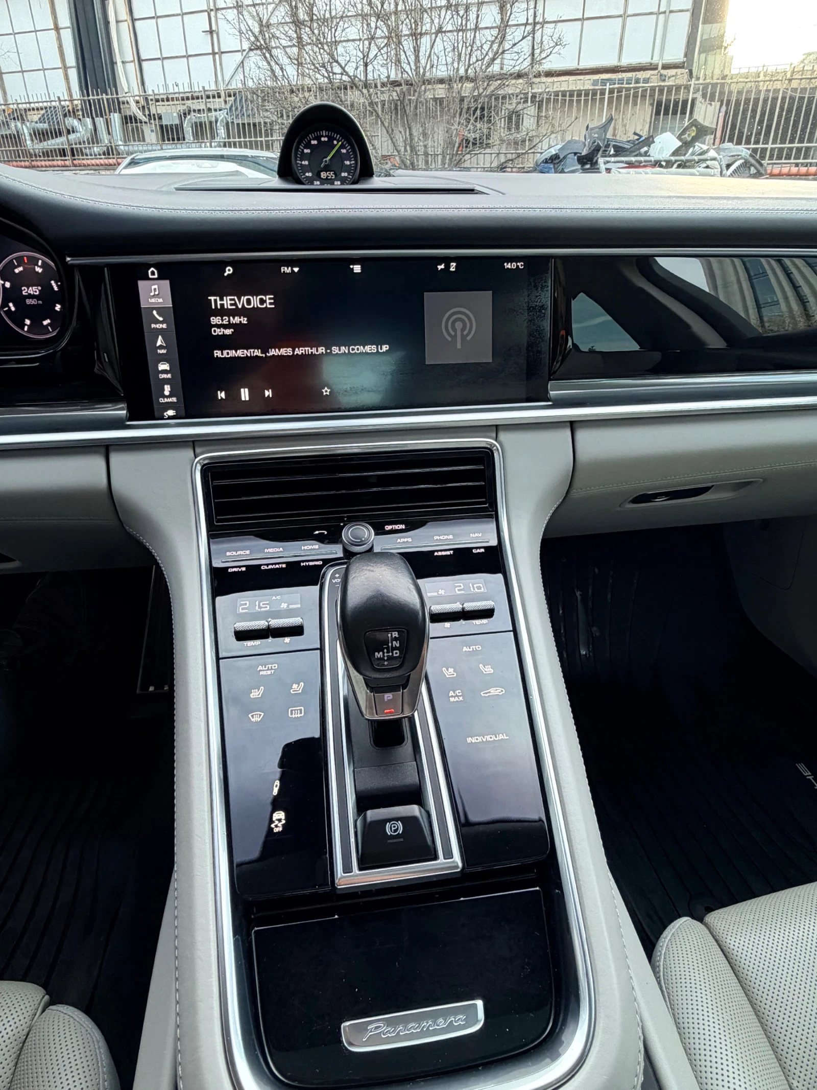 Porsche Panamera 4E Hybrid, снимка 10 - Автомобили и джипове - 54379463