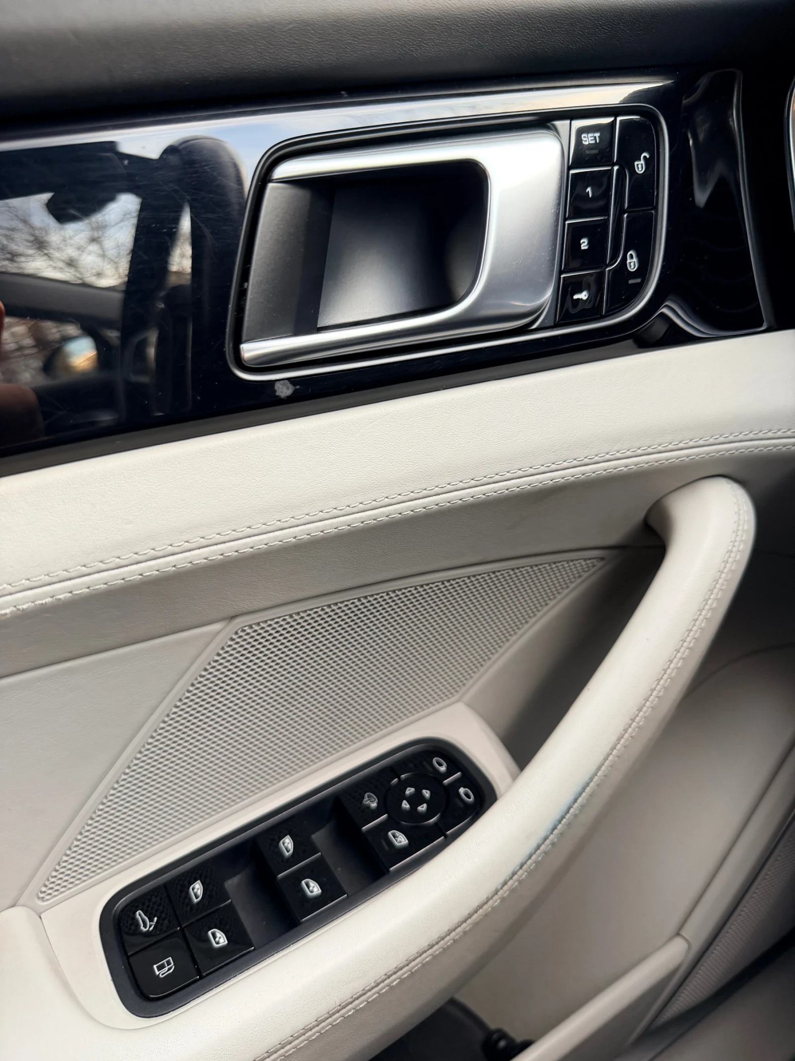 Porsche Panamera 4E Hybrid, снимка 12 - Автомобили и джипове - 54379463