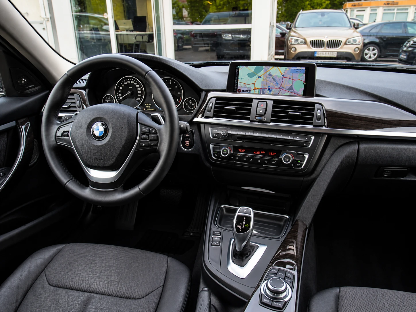 BMW 330 Modern line, снимка 3 - Автомобили и джипове - 54988940