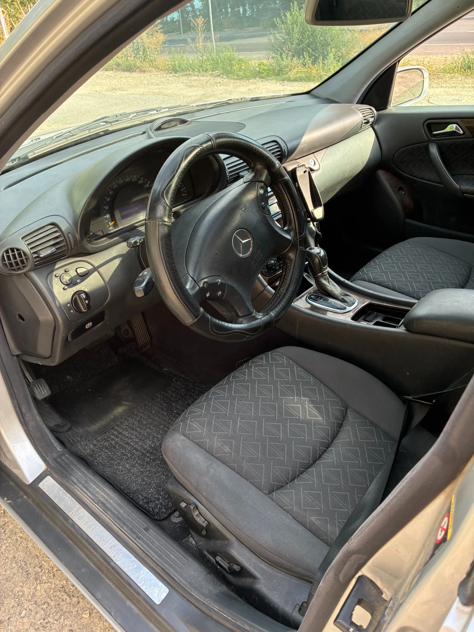 Mercedes-Benz C 180, снимка 9 - Автомобили и джипове - 55735103