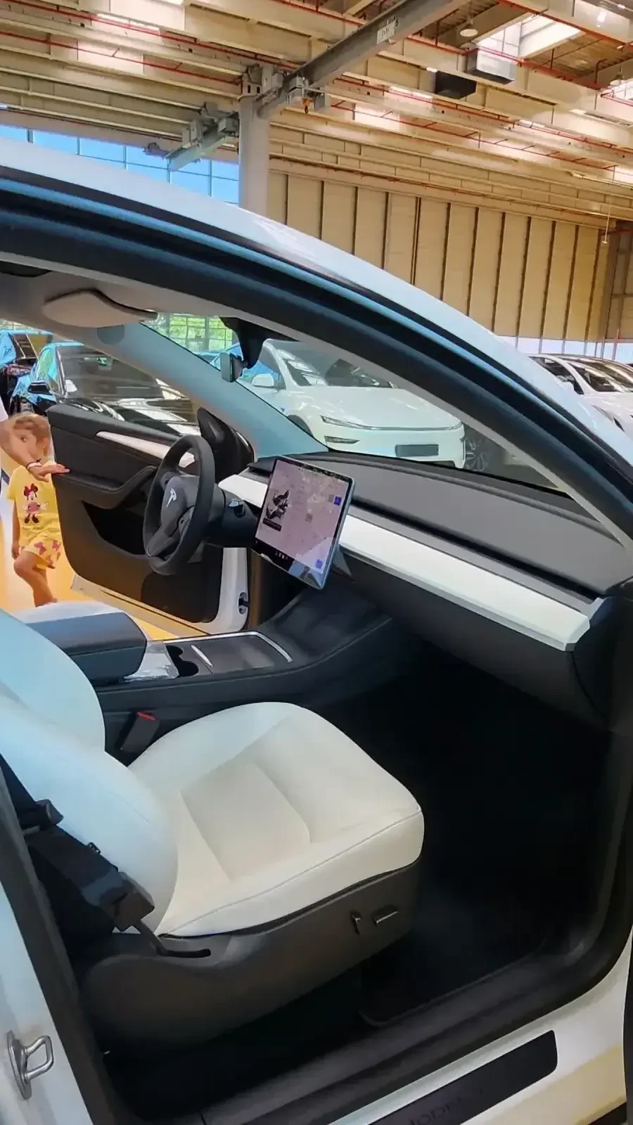 Tesla Model Y ПЪЛНА ГАРАНЦИЯ, снимка 3 - Автомобили и джипове - 55147381