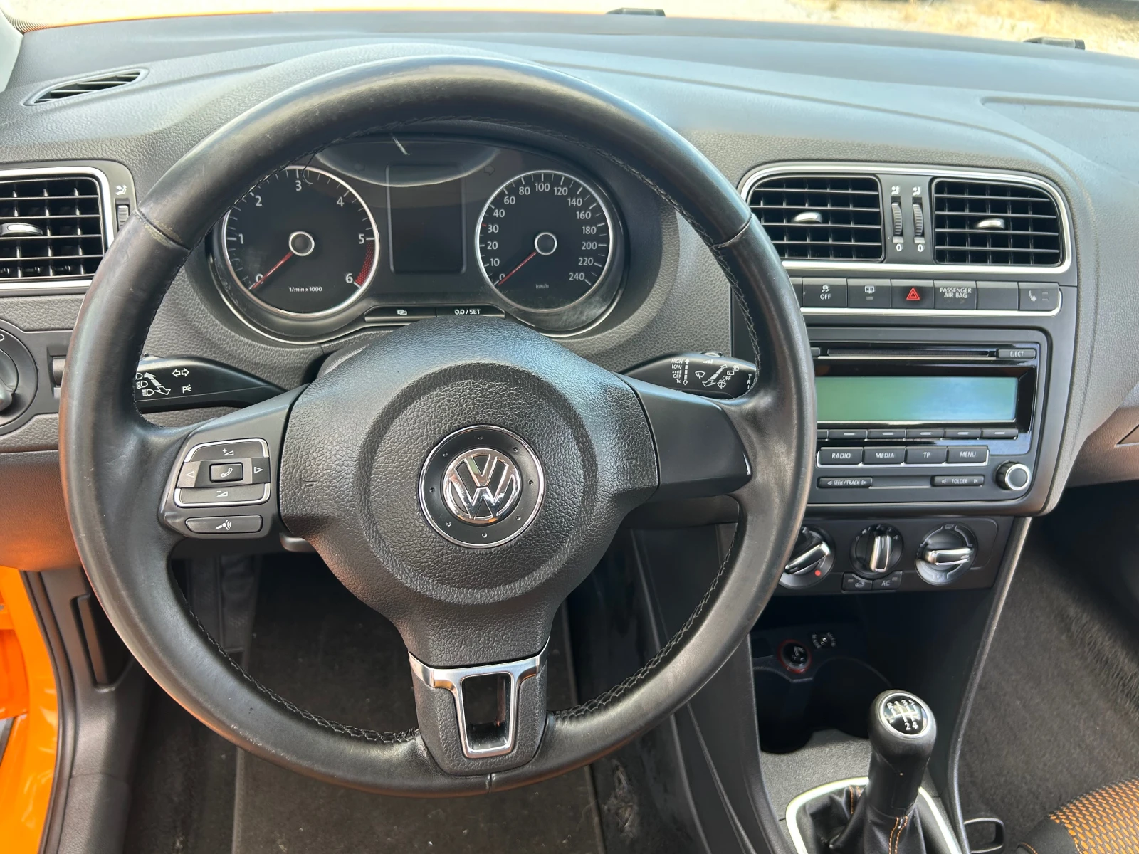 VW Polo 1.6TDI/CROSS, снимка 12 - Автомобили и джипове - 55233695