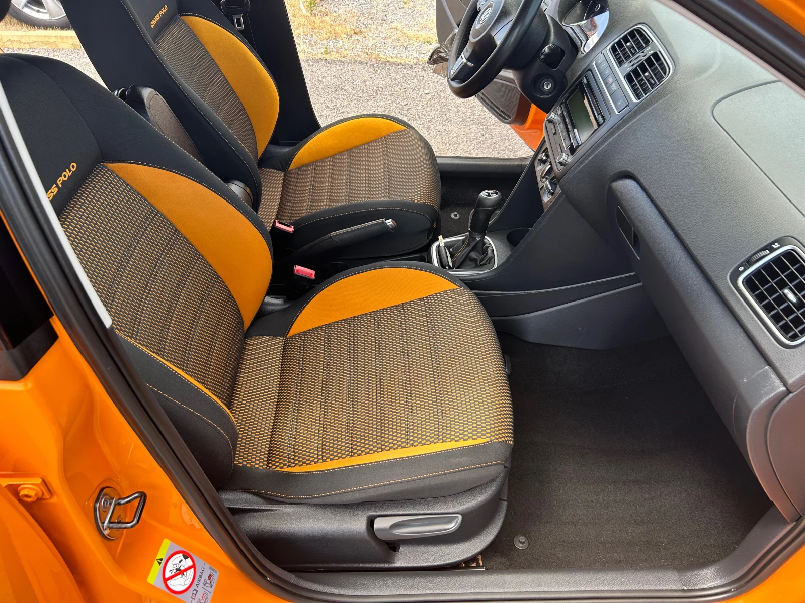VW Polo 1.6TDI/CROSS, снимка 10 - Автомобили и джипове - 55233695