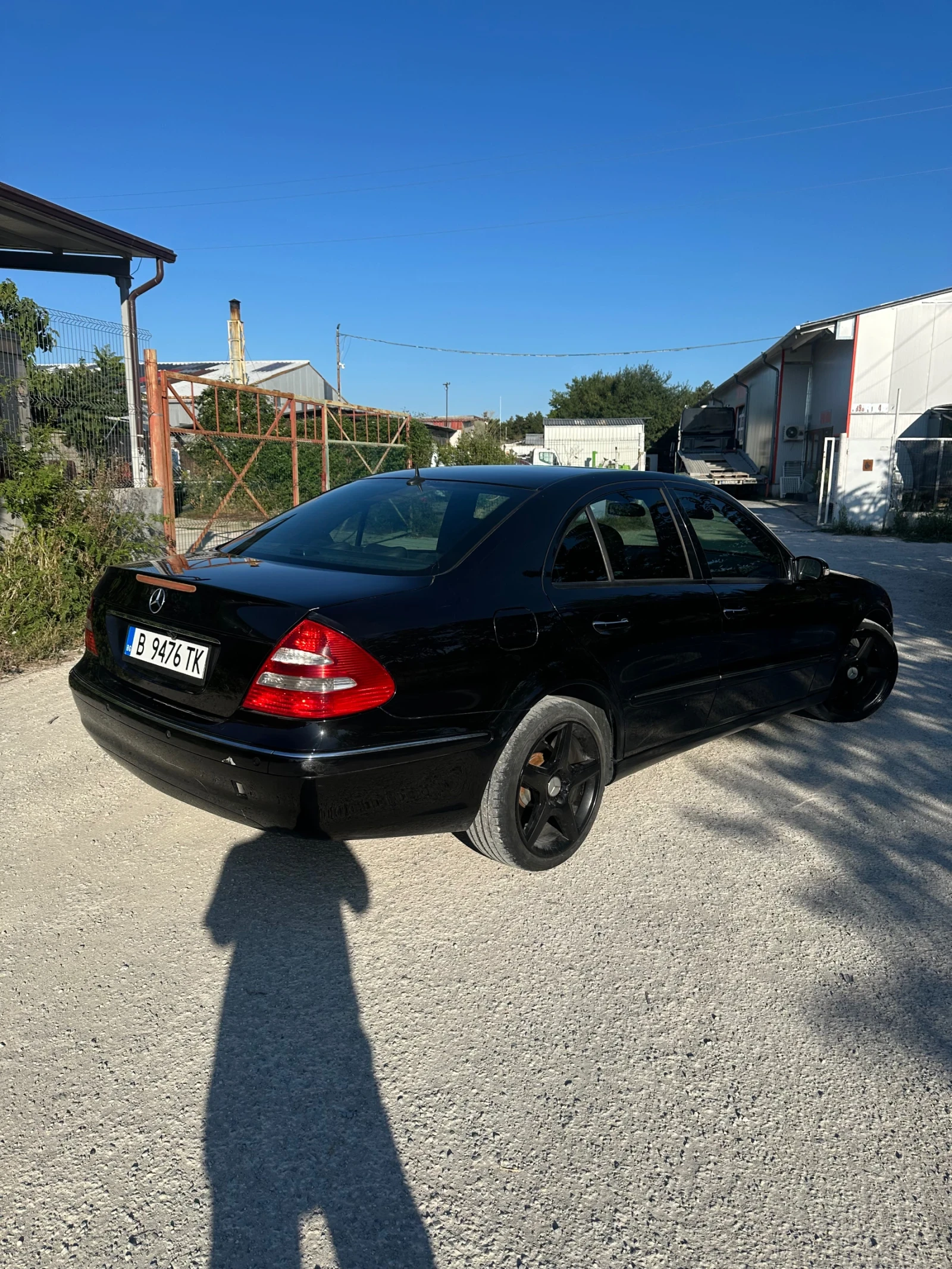 Mercedes-Benz E 320 4 Matic/ Пълна сервизна история, снимка 2 - Автомобили и джипове - 55682358