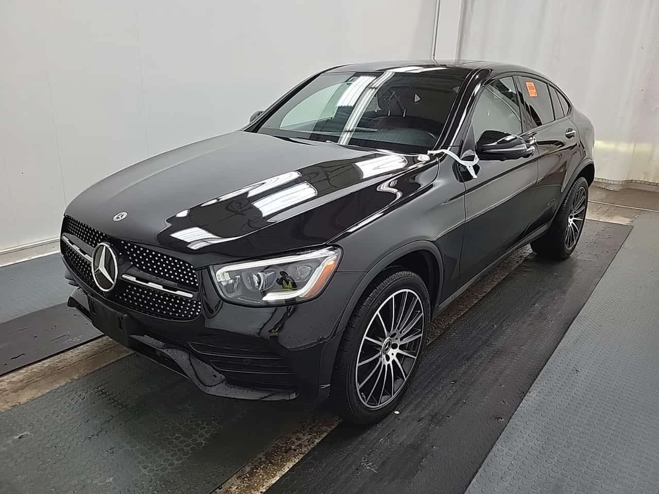 Mercedes-Benz GLC 300 4MATIC* DISTRONIC* AMBIENTNO* PANO* 