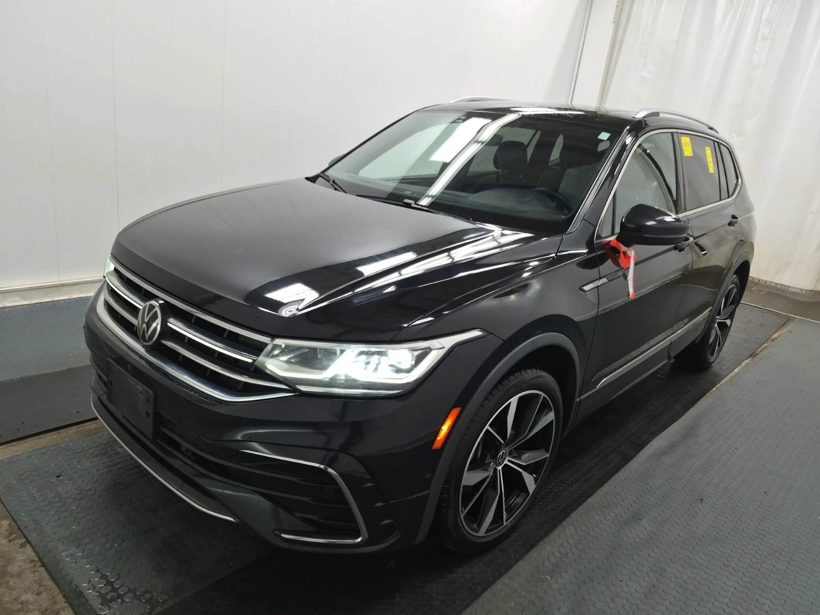 VW Tiguan SEL R-LINE * 4WD * CARFAX * 