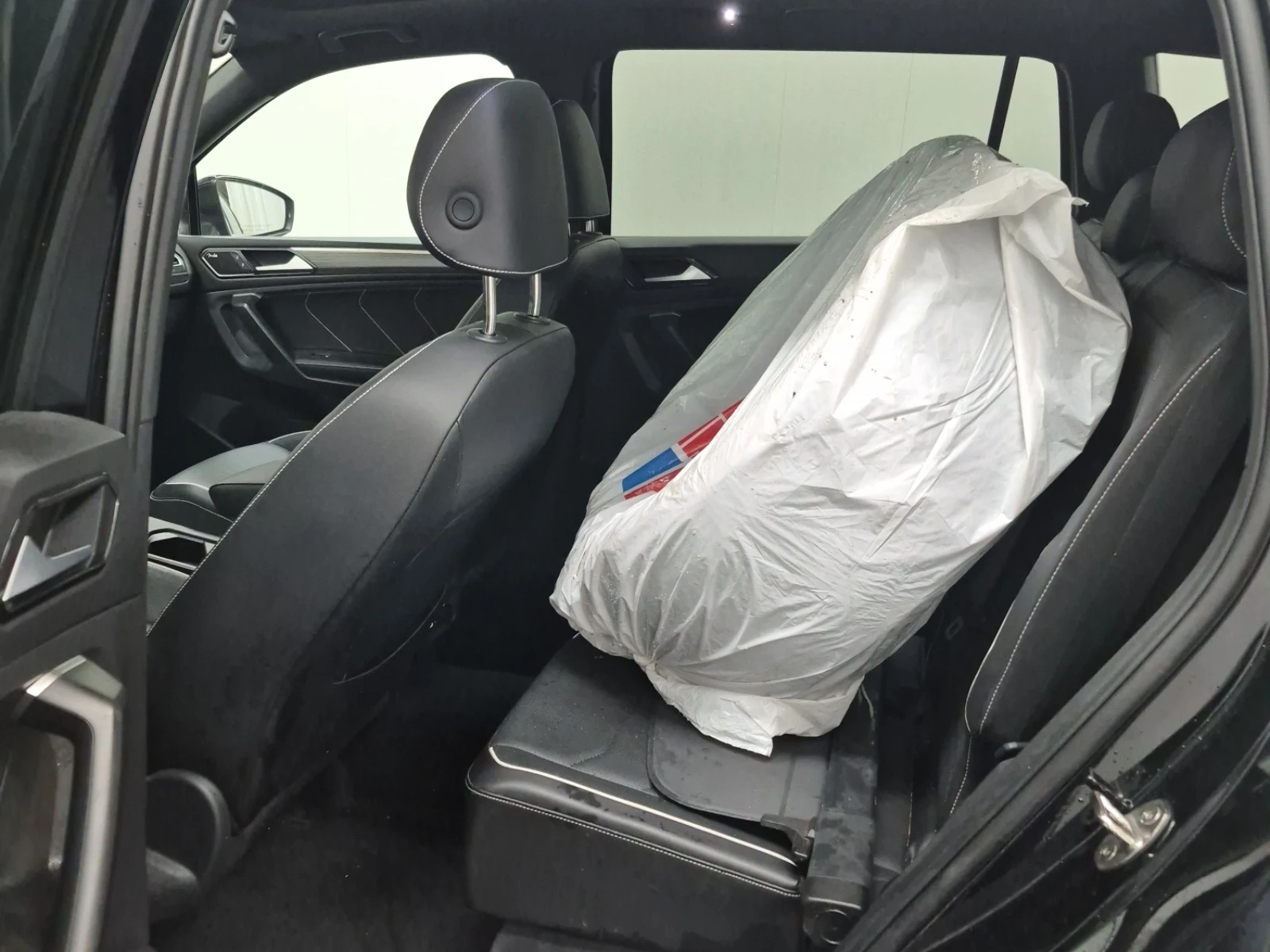 VW Tiguan SEL R-LINE * 4WD * CARFAX * , снимка 11 - Автомобили и джипове - 54661151