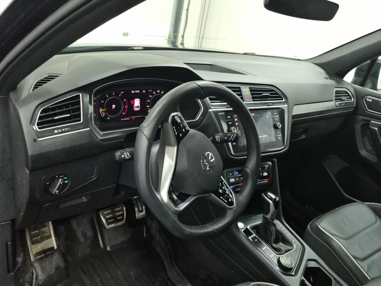 VW Tiguan SEL R-LINE * 4WD * CARFAX * , снимка 6 - Автомобили и джипове - 54661151