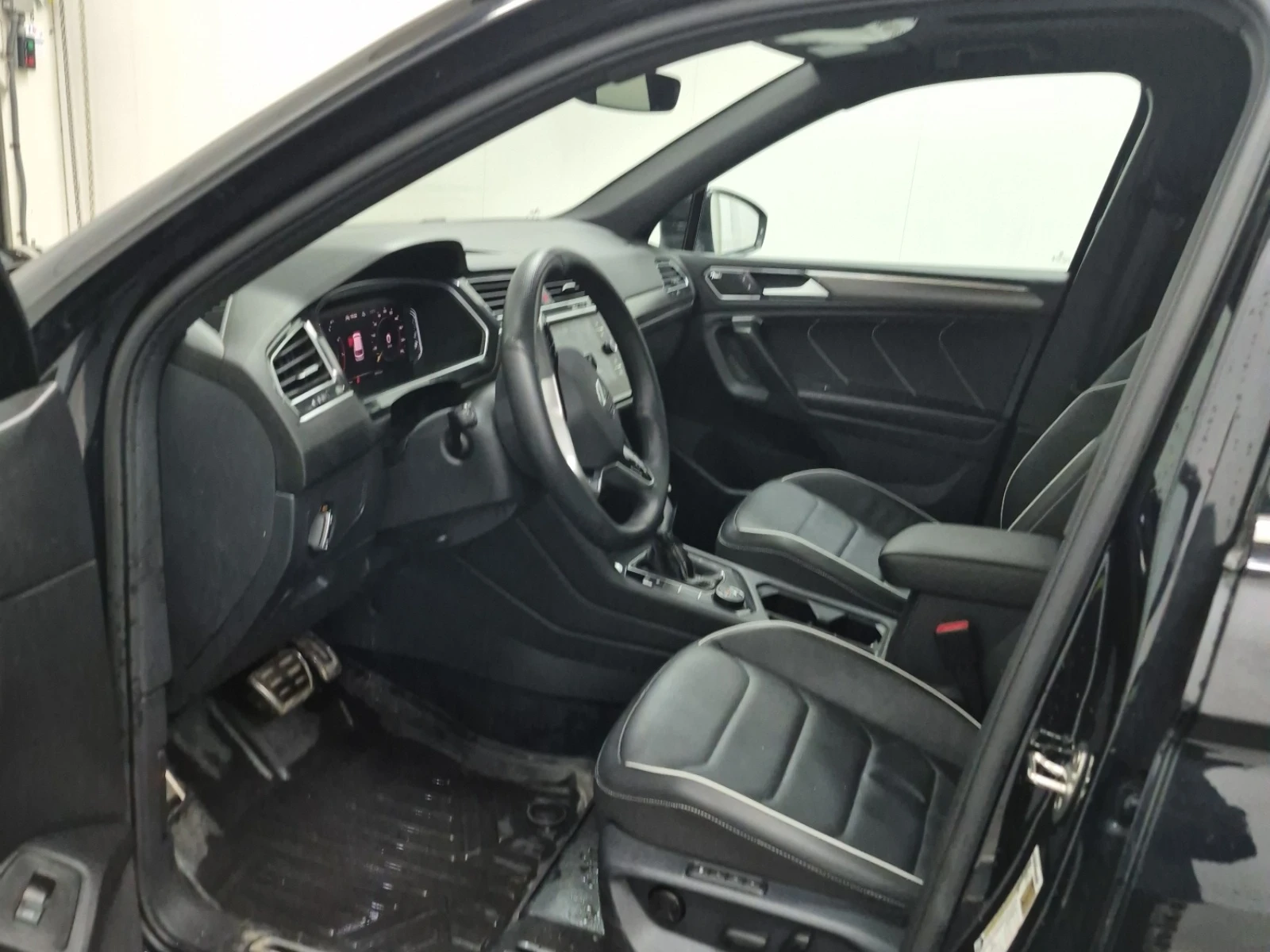 VW Tiguan SEL R-LINE * 4WD * CARFAX * , снимка 5 - Автомобили и джипове - 54661151