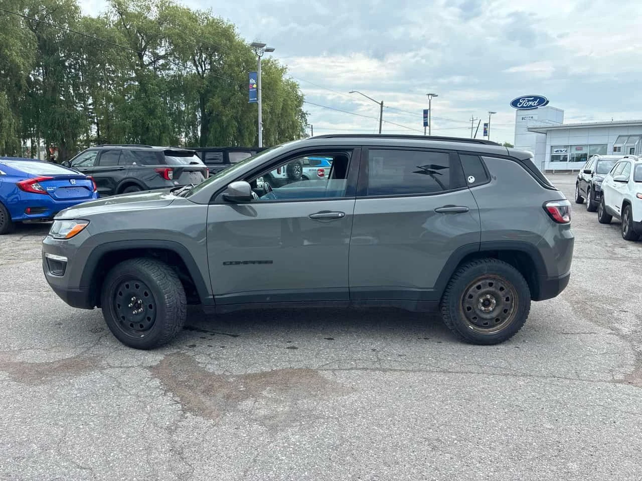 Jeep Compass * Upland Edition * CARFAX * ОПЦИЯ ЗА ФИНАНСИРАНЕ, снимка 2 - Автомобили и джипове - 55326951