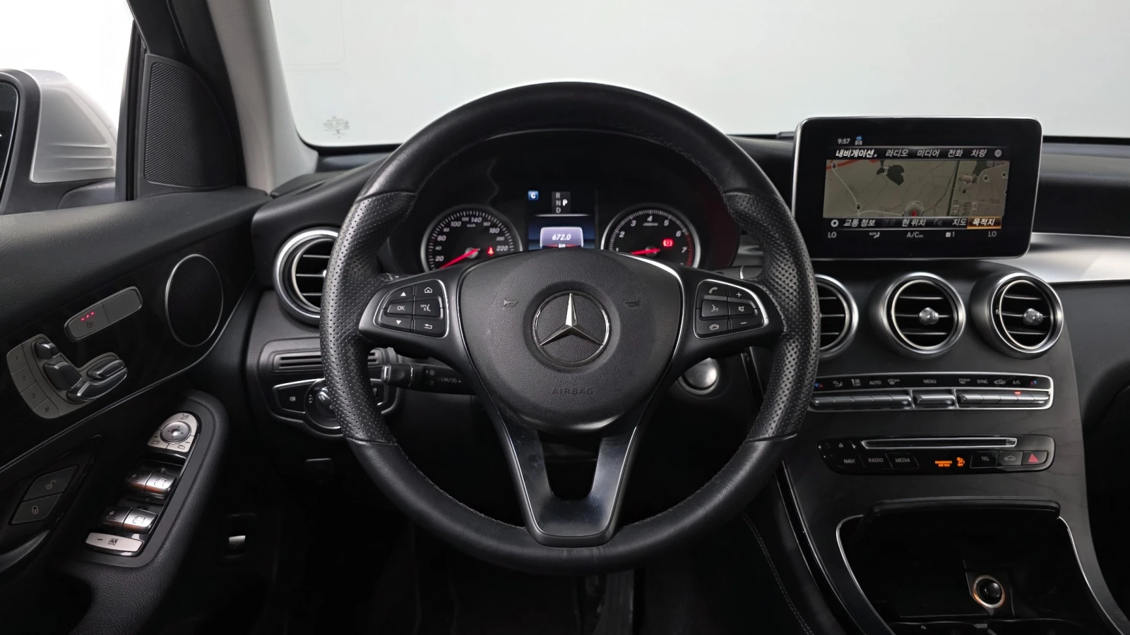 Mercedes-Benz GLC GLC300 4MATIC | Кожа | Memory | LED, снимка 14 - Автомобили и джипове - 55664125