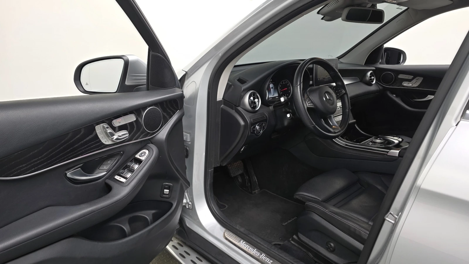 Mercedes-Benz GLC GLC300 4MATIC | Кожа | Memory | LED, снимка 9 - Автомобили и джипове - 55664125