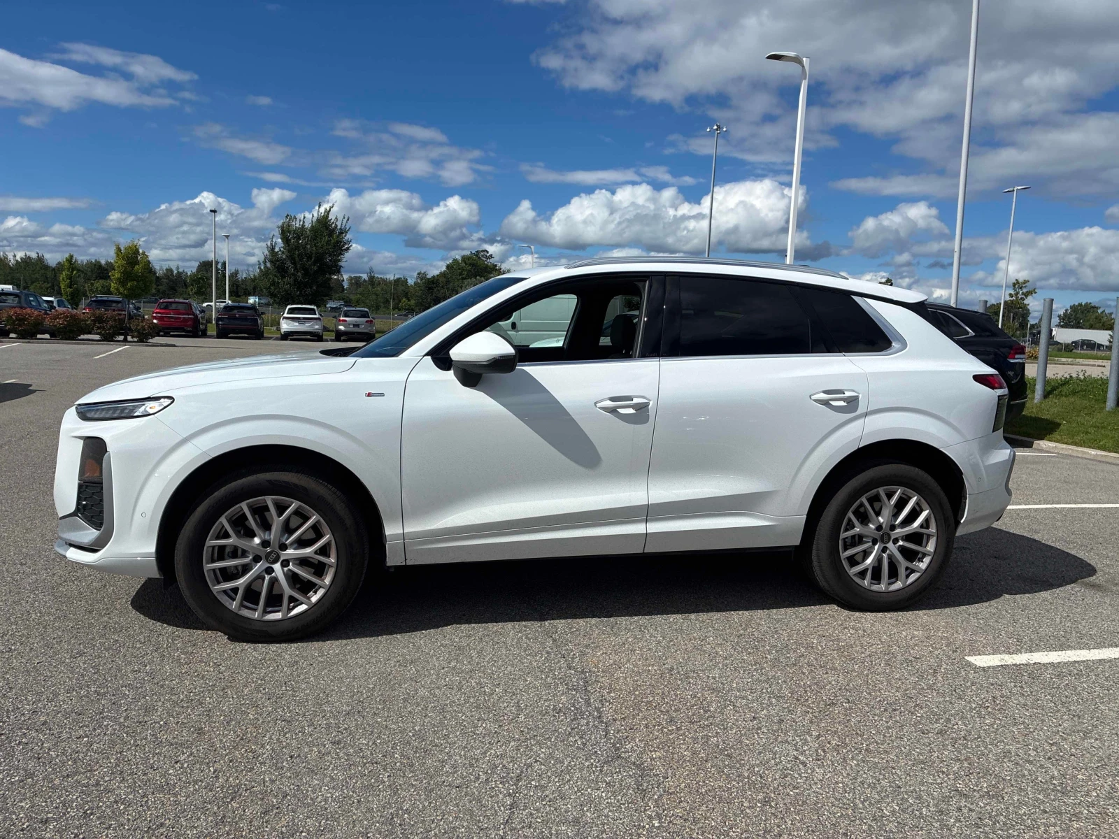 Audi Q3 Progressiv | CARFAX | АВТОКРЕДИТ БЕЗ ПЪРВОНАЧАЛНА, снимка 3 - Автомобили и джипове - 55958657