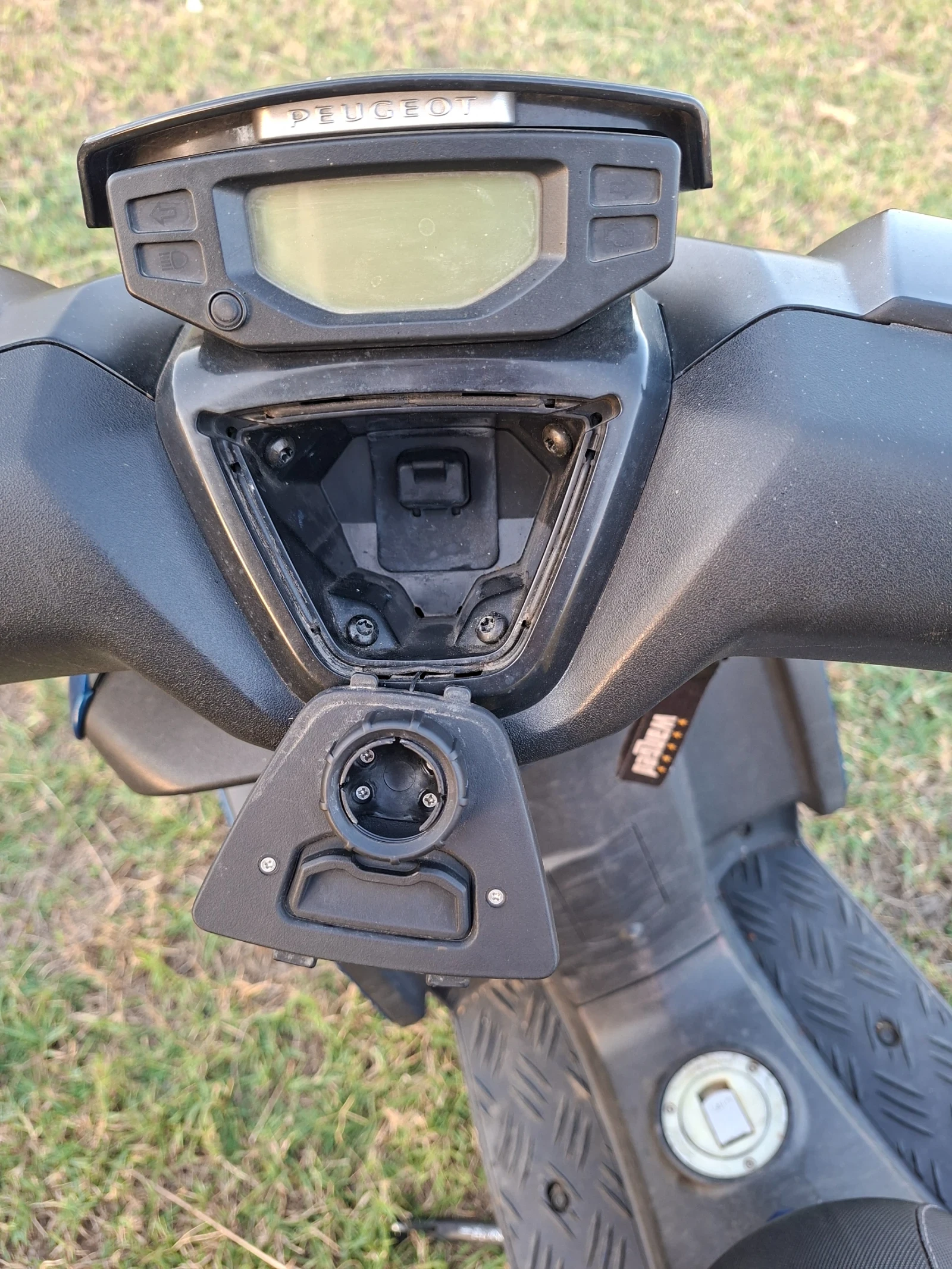 Peugeot Speedfight USB port , снимка 10 - Мотоциклети и мототехника - 56047033