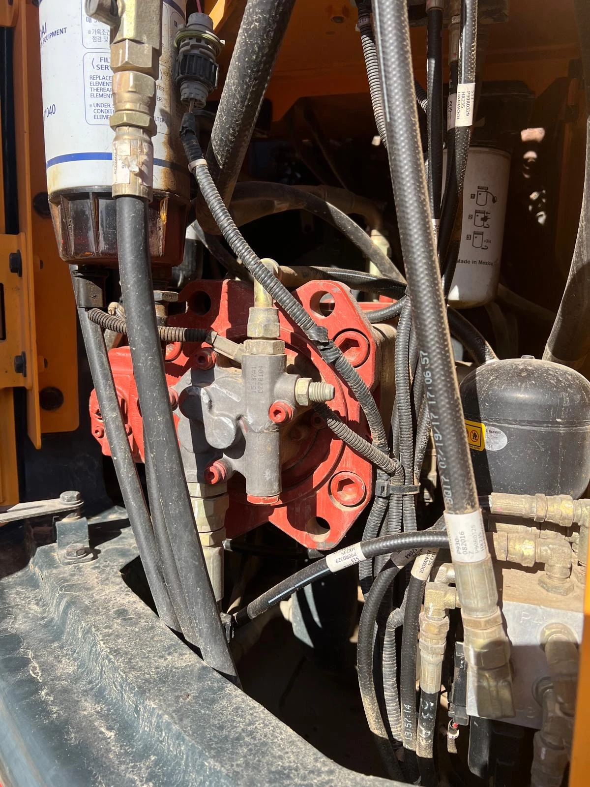 Багер Hyundai HX 235 LCR - 2 КОФИ ЛИЗИНГ, снимка 11 - Индустриална техника - 54702635