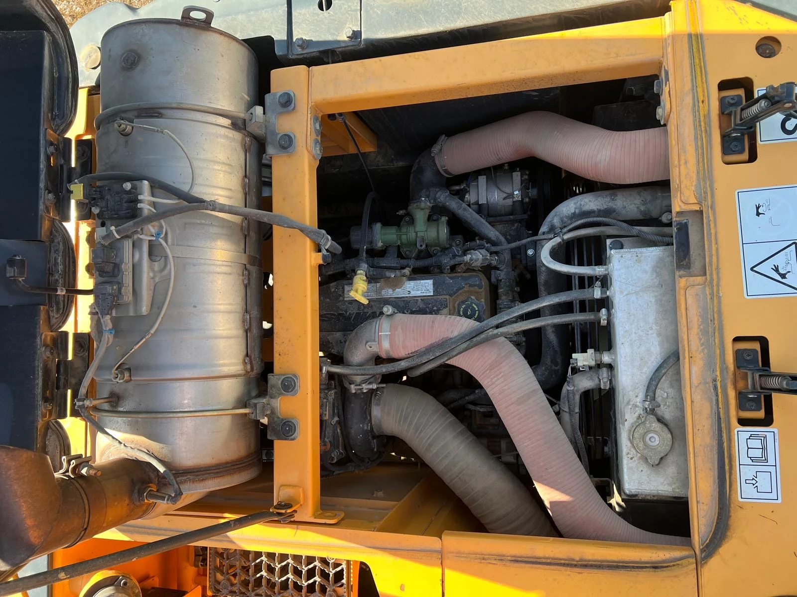 Багер Hyundai HX 235 LCR - 2 КОФИ ЛИЗИНГ, снимка 4 - Индустриална техника - 54702635
