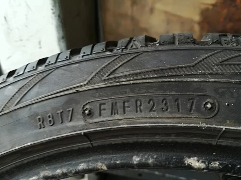 Гуми Зимни 225/40R18, снимка 7 - Гуми и джанти - 23812454