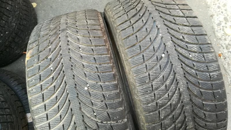 Гуми Зимни 275/45R21, снимка 2 - Гуми и джанти - 26747462