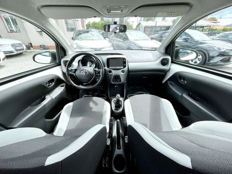 Toyota Aygo 1.0i 69HP , снимка 9 - Автомобили и джипове - 45671345