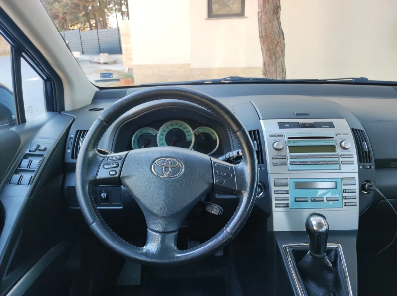 Toyota Corolla verso 2.2 D4D, 136hp, снимка 13 - Автомобили и джипове - 47848290