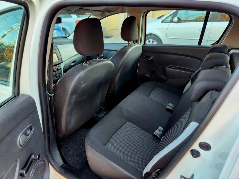 Dacia Sandero 1.5DCI NAVI, снимка 10 - Автомобили и джипове - 48716859