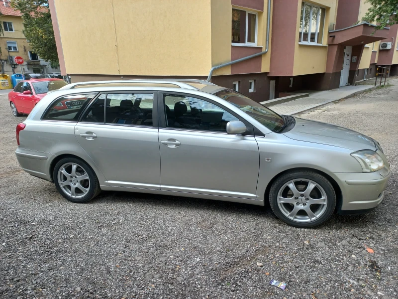 Toyota Avensis 1.8 VVT-i, снимка 3 - Автомобили и джипове - 48884382