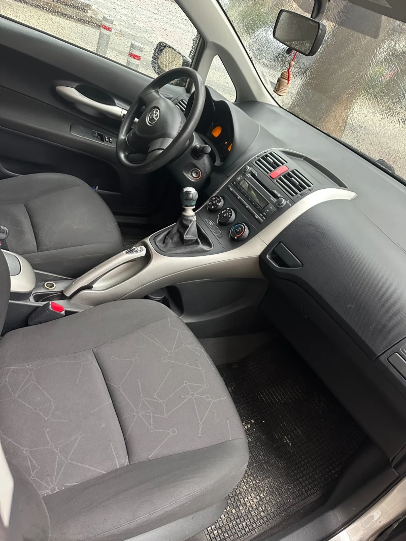 Toyota Auris 1.3 I , снимка 8 - Автомобили и джипове - 49148202