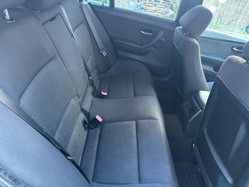 BMW 320 АВТОМАТ/ПАРКТОРНИК/ТЕМПОМАТ, снимка 13 - Автомобили и джипове - 53026621